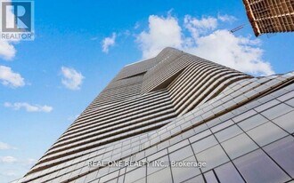 11 Wellesley St W in Toronto, ON - Building Photo