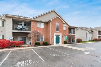 757 Spring Valley Dr in Lewis Center, OH - Foto de edificio - Building Photo