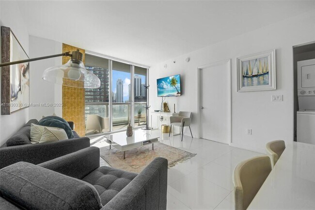 485 Brickell Ave, Unit 1609 in Miami, FL - Building Photo - Building Photo