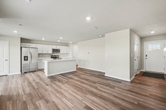 8817 N 167th St in Bennington, NE - Foto de edificio - Building Photo