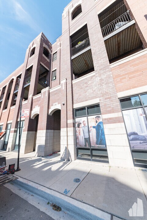 2901 N Halsted St in Chicago, IL - Building Photo