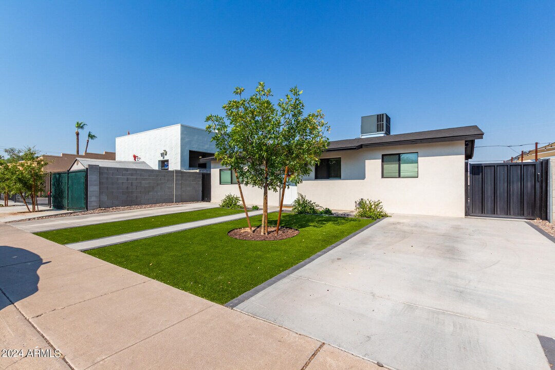2329 N Mitchell St in Phoenix, AZ - Building Photo