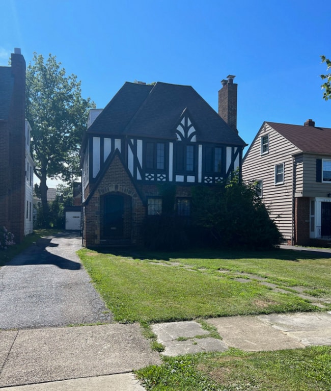 property at 3638 Lynnfield Rd