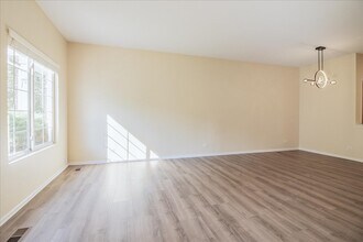 2306 Reflections Dr in Aurora, IL - Building Photo - Building Photo