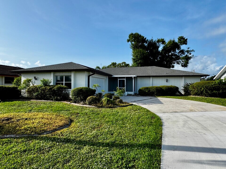 26037 Luzon Ct in Punta Gorda, FL - Building Photo