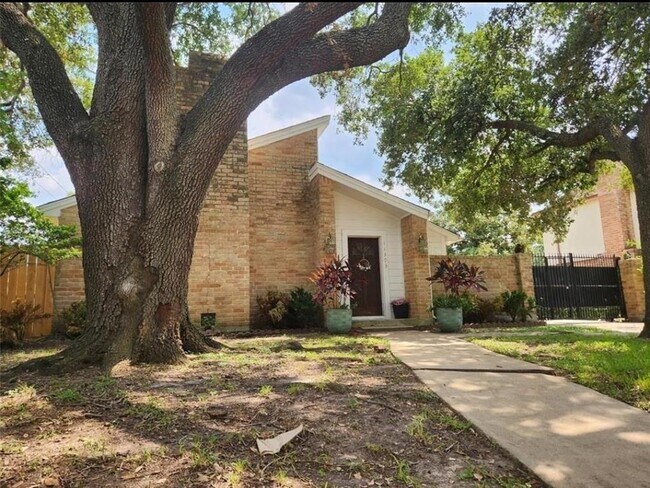 11303 Olympia Dr in Houston, TX - Building Photo - Building Photo