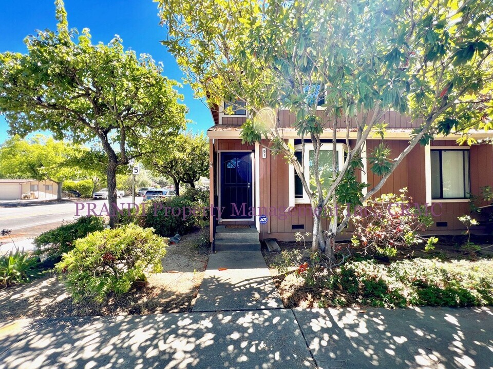 735 Olive Ave in Novato, CA - Building Photo
