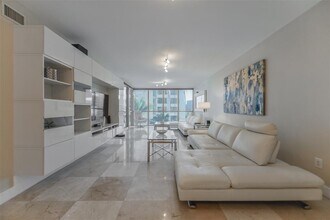 3101 S Ocean Dr, Unit 404 in Hollywood, FL - Foto de edificio - Building Photo