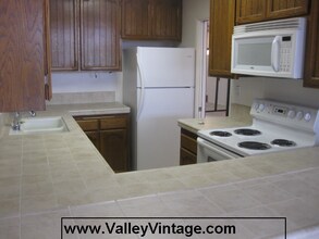 11687 Montana Ave in Los Angeles, CA - Building Photo - Building Photo