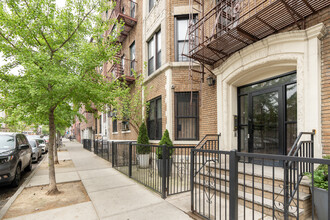 16 Maujer St in Brooklyn, NY - Building Photo - Building Photo