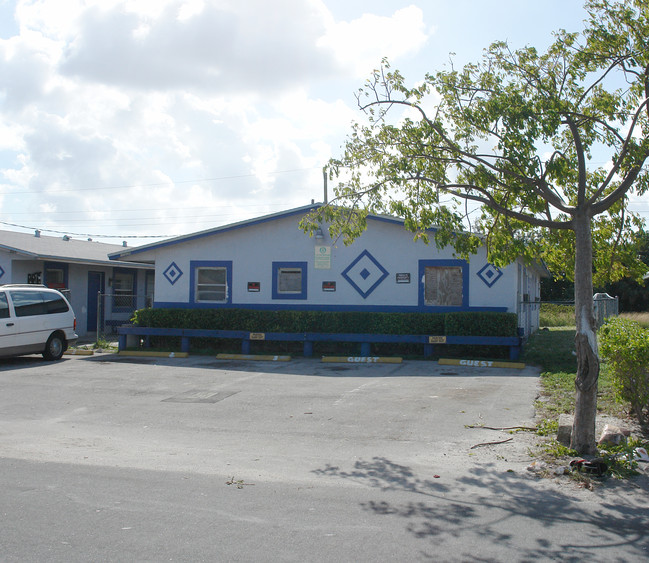 3020-3028 NW 2nd St in Pompano Beach, FL - Foto de edificio - Building Photo