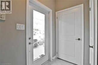 65 Esplanade Ln in Grimsby, ON - Building Photo - Building Photo