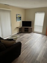 108 Hartford Ct, Unit 108 Apartamentos