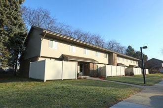 Maple Village Apartments in Adrian, MI - Building Photo - Building Photo