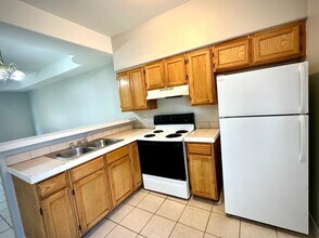 2005 Cross St in Laredo, TX - Building Photo - Building Photo