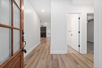 472 Hawkins Rd in Clarksville, TN - Foto de edificio - Building Photo