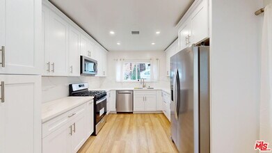 4735 Nob Hill Dr in Los Angeles, CA - Building Photo - Building Photo