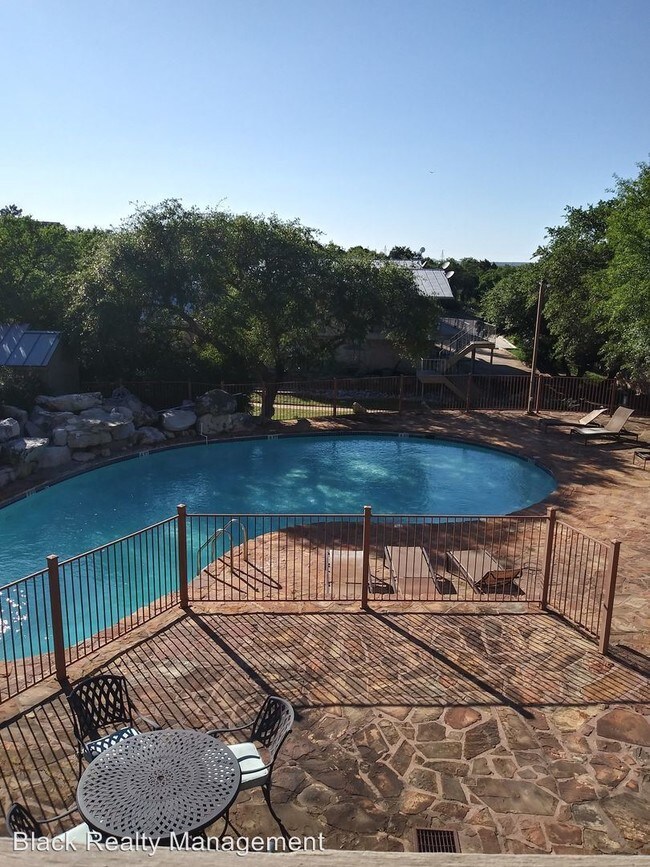 400 Green Leaf in Horseshoe Bay, TX - Building Photo - Building Photo