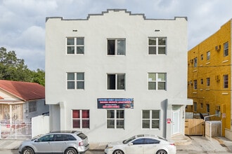 Wentworth Apartments in Miami, FL - Building Photo - Building Photo