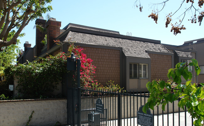 Villa Vallarta in Los Angeles, CA - Foto de edificio - Building Photo