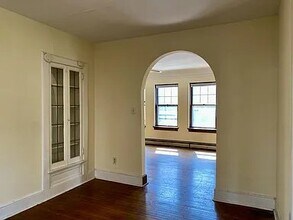 3070 N Oakland Ave, Unit Apt A in Milwaukee, WI - Building Photo - Building Photo