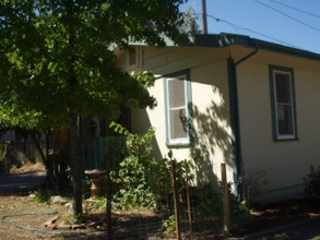 224 University St in Cloverdale, CA - Building Photo - Building Photo