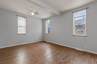1740 N Arlington Pl, Unit B in Milwaukee, WI - Building Photo - Building Photo