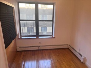 129 Beach 118th St, Unit 2L in Queens, NY - Building Photo - Building Photo