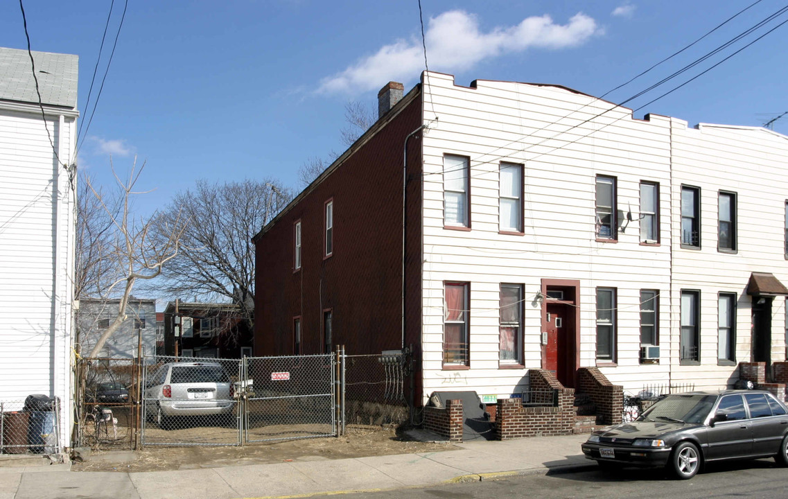 123-125 Vermont St in Brooklyn, NY - Building Photo