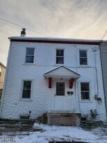 104 Mercer St in Phillipsburg, NJ - Building Photo