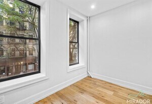 221 E 10th St in New York, NY - Building Photo