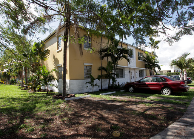 1360 SW 42nd Ave in Miami, FL - Building Photo - Building Photo