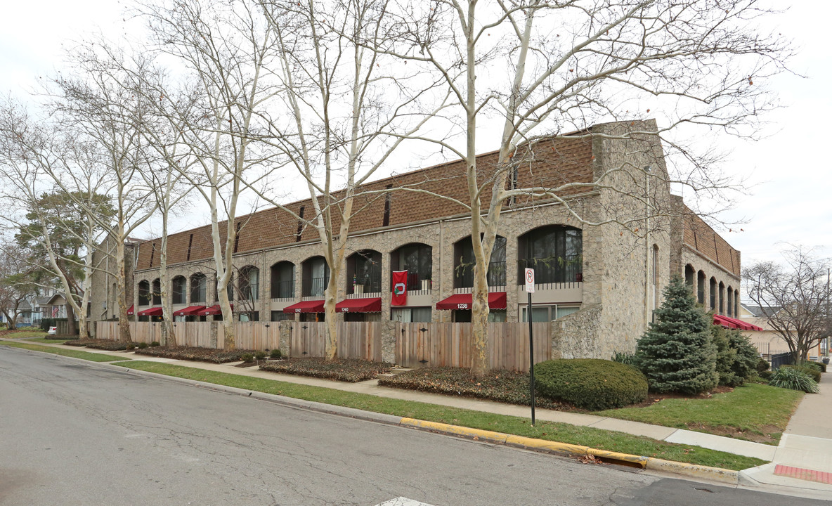 The Seville in Columbus, OH - Building Photo