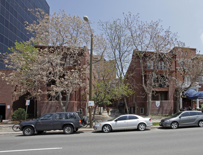 Logan St Hilltop Apartments in Denver, CO - Foto de edificio - Building Photo