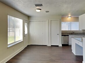 5011 Westfield Village Dr in Katy, TX - Building Photo - Building Photo