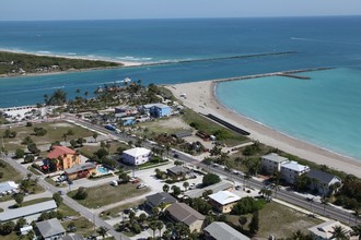 Ocean House Apartments in Fort Pierce, FL - Building Photo - Building Photo