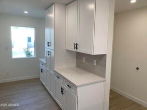 7721 E Sandalwood Dr in Scottsdale, AZ - Building Photo - Building Photo