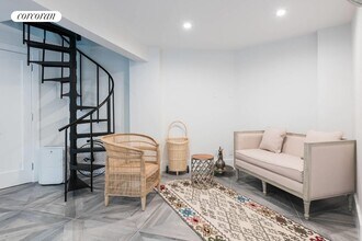 23 Tanglewood Trl in Hampton Bays, NY - Building Photo - Building Photo