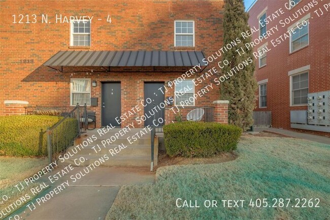 property at 1213 N Harvey Ave