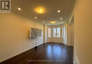 506 Threshing Mill Blvd. in Oakville, ON - Building Photo - Building Photo