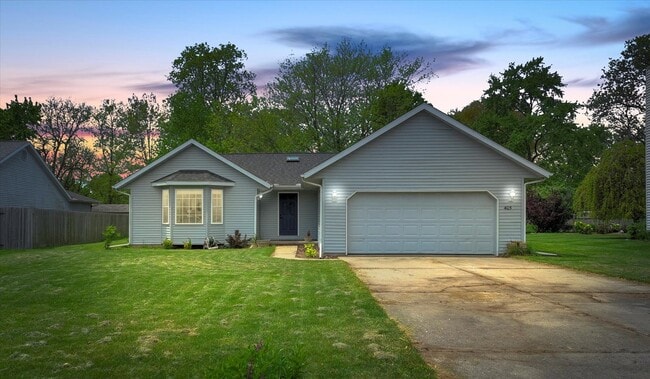 405 Ridge Rd in Mahomet, IL - Building Photo - Building Photo