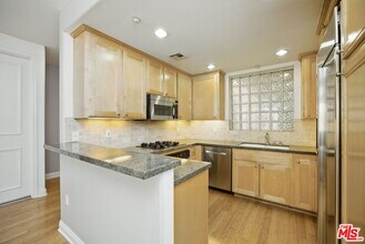 2125 S Bentley Ave in Los Angeles, CA - Building Photo - Building Photo
