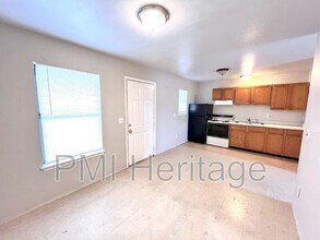 813 E Huntsville Ave in Springdale, AR - Building Photo - Building Photo