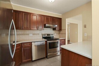 180 Colonial Rd in Stamford, CT - Building Photo - Building Photo