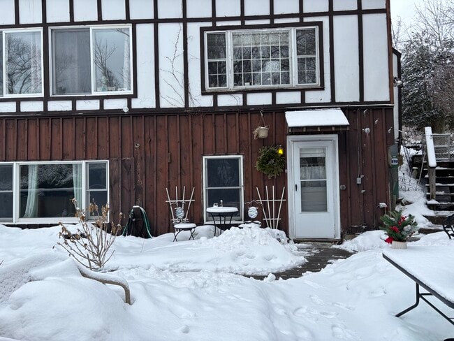 8B Springfield Ct, Unit 8 B in Rockport, MA - Foto de edificio - Building Photo