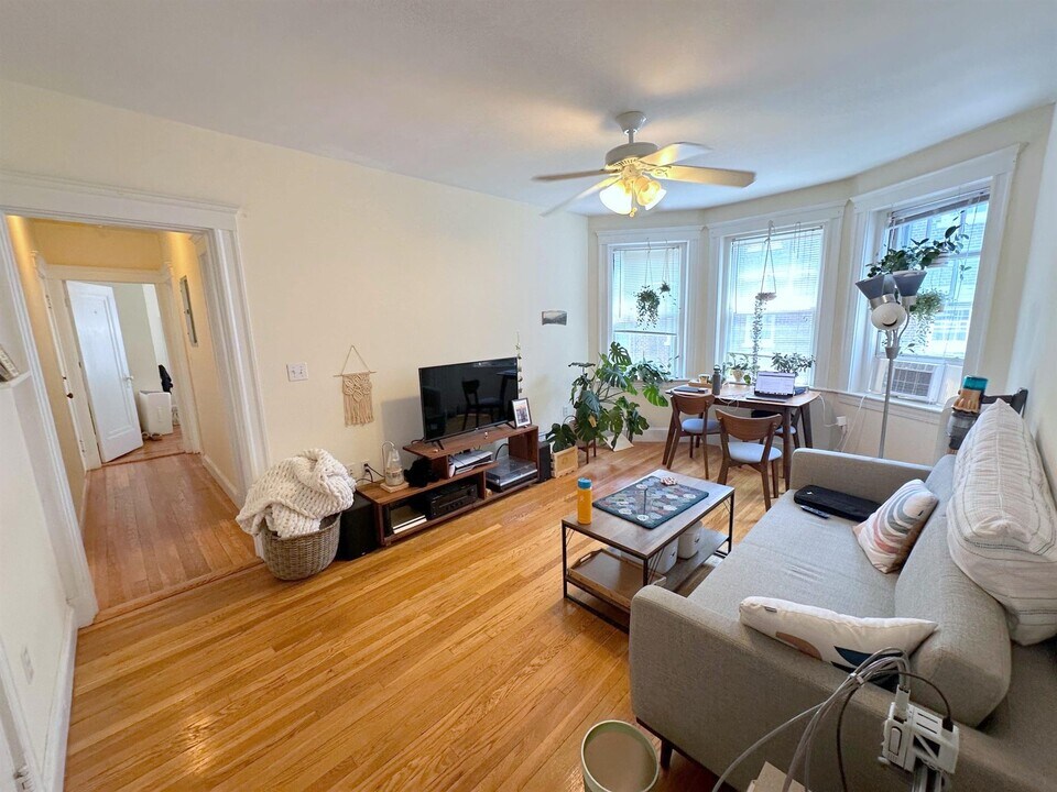 27 Ellery St, Unit 3 in Cambridge, MA - Building Photo