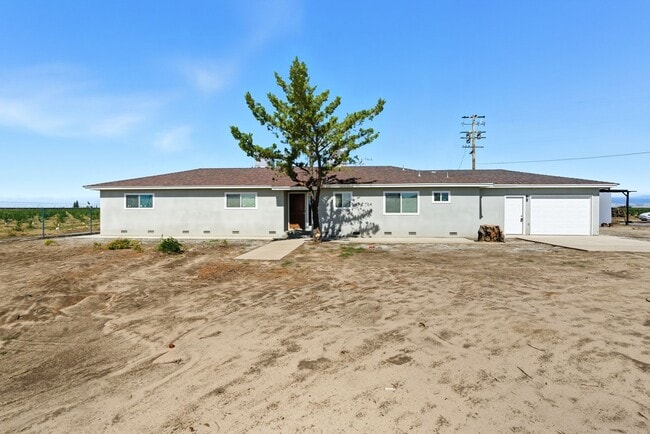 8416 E American Ave in Del Rey, CA - Building Photo - Building Photo