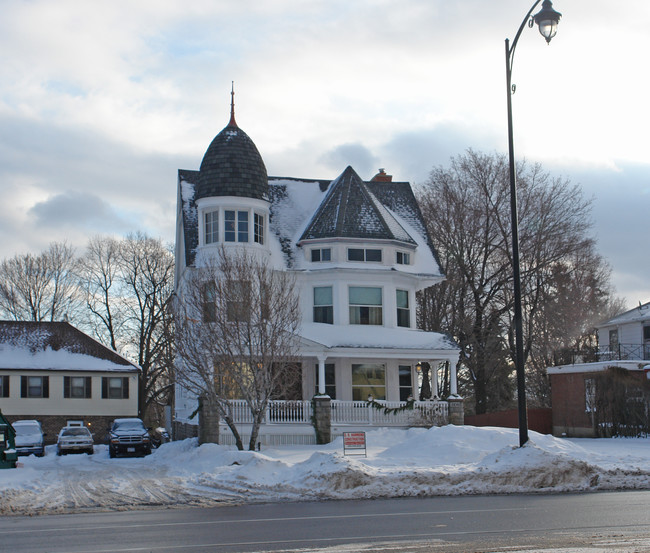 1108 Lake Ave in Rochester, NY - Building Photo - Building Photo