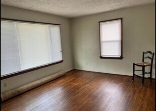 1135 Harwood Rd in Des Peres, MO - Building Photo - Building Photo