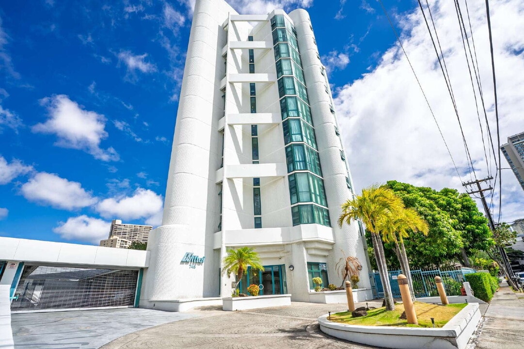 745 Isenberg St in Honolulu, HI - Building Photo